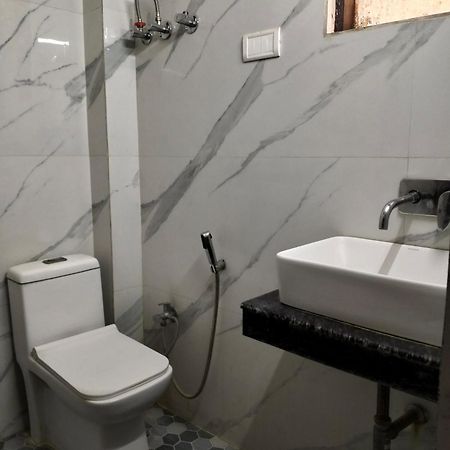 Hotel Yatri International New Delhi Exterior photo