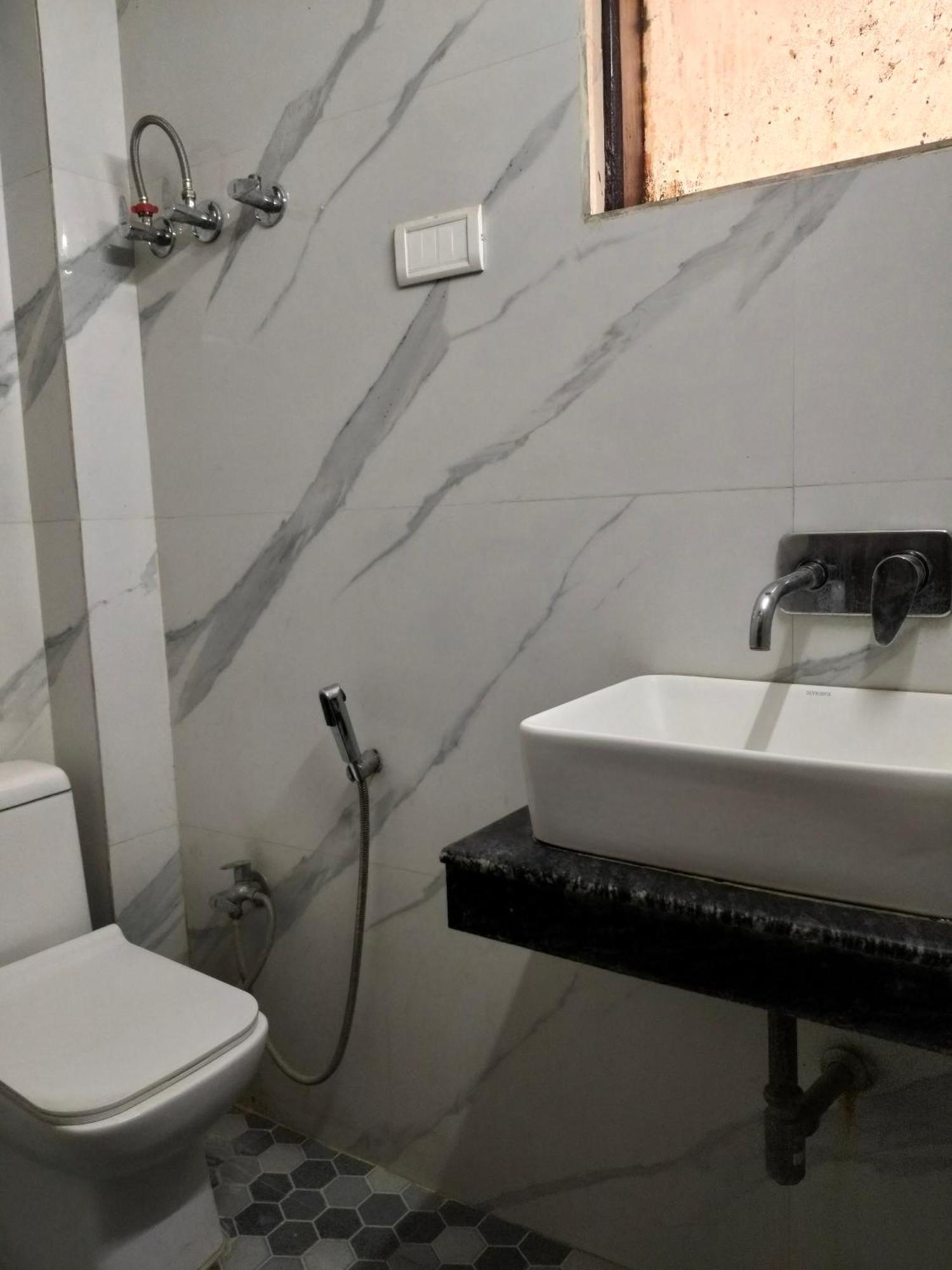 Hotel Yatri International New Delhi Exterior photo