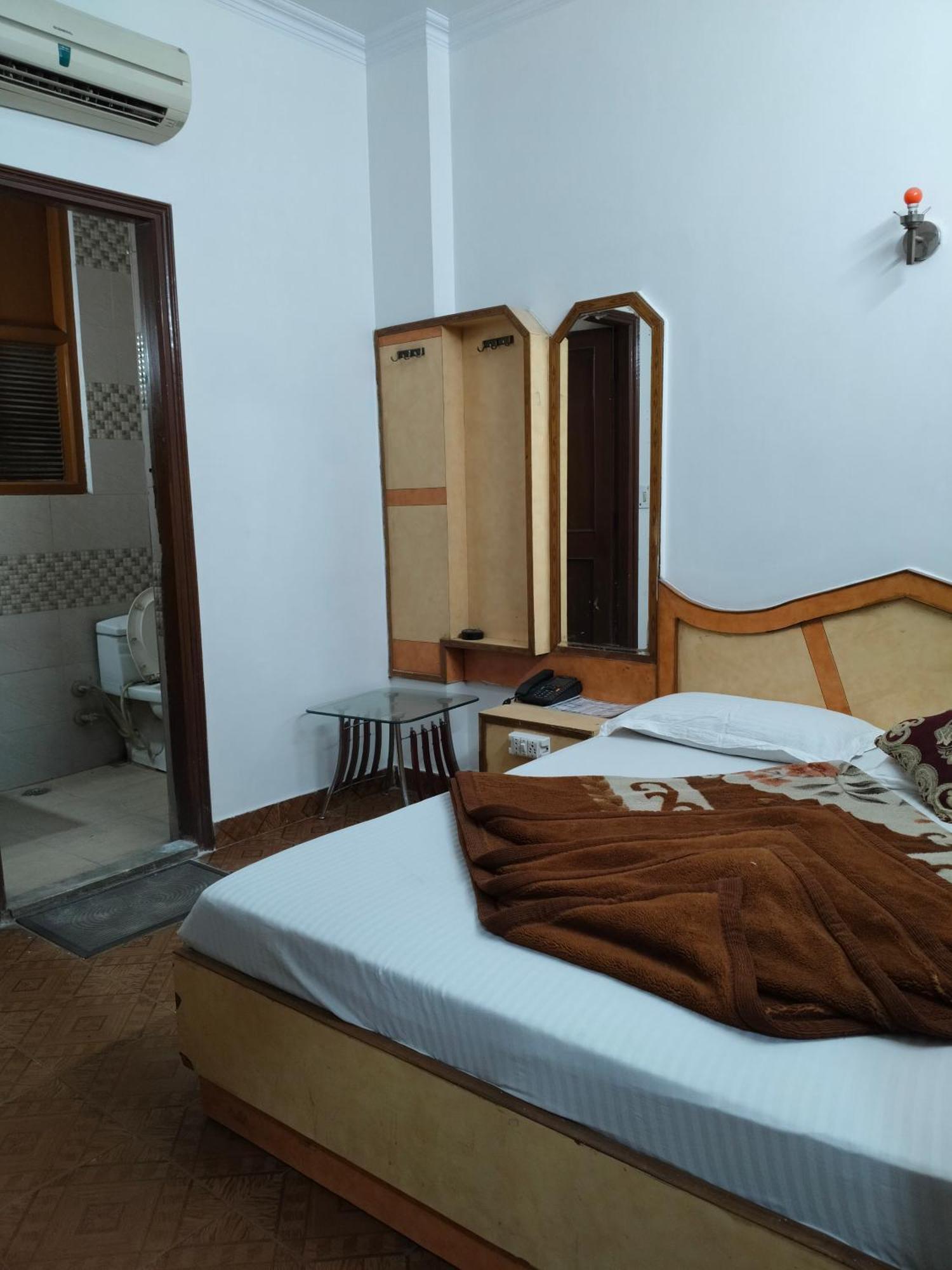 Hotel Yatri International New Delhi Room photo