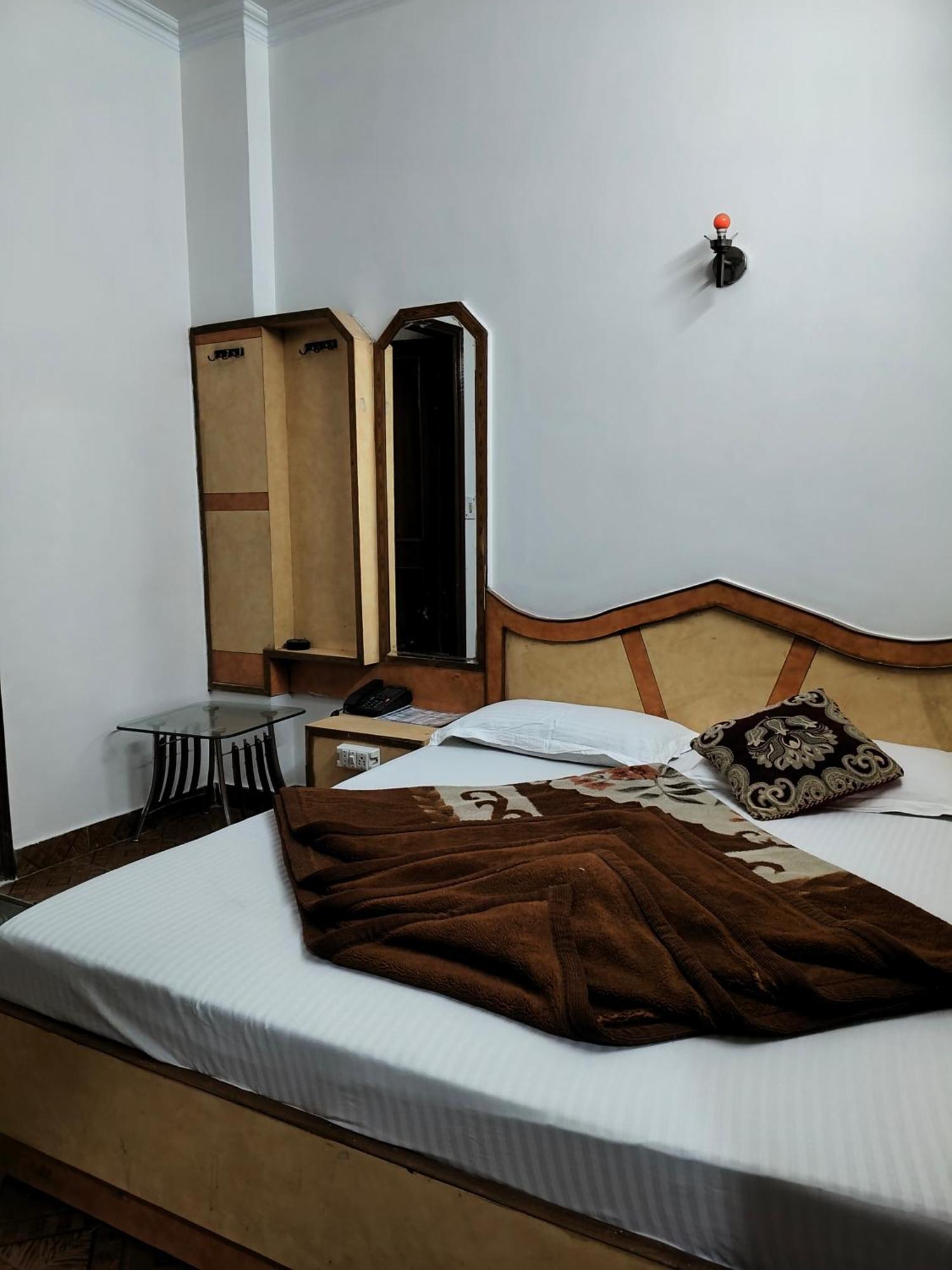 Hotel Yatri International New Delhi Room photo