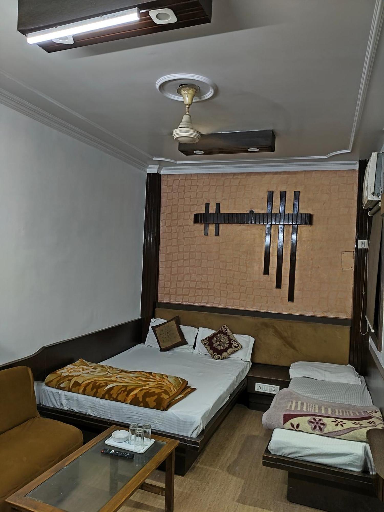 Hotel Yatri International New Delhi Room photo