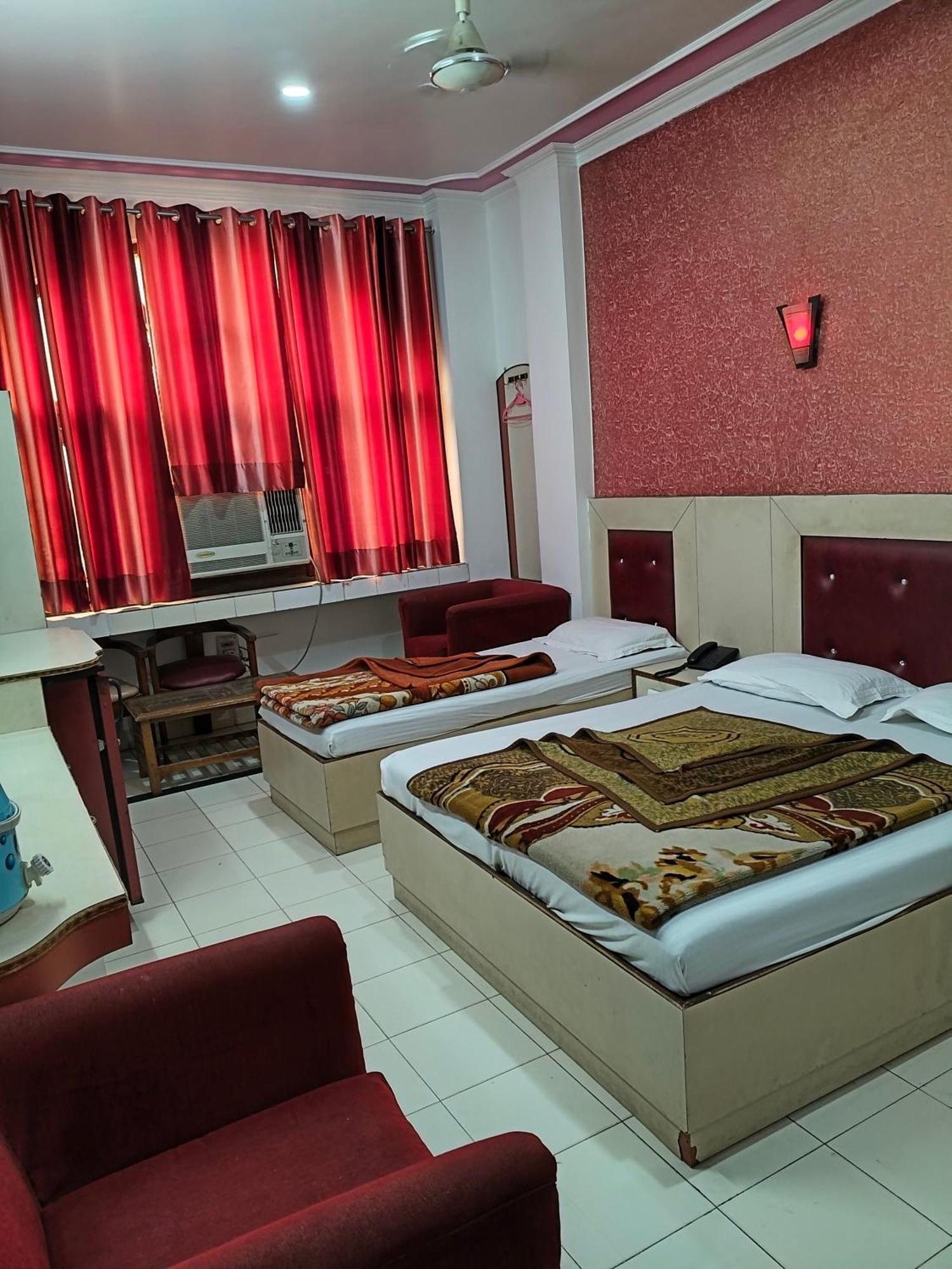 Hotel Yatri International New Delhi Room photo