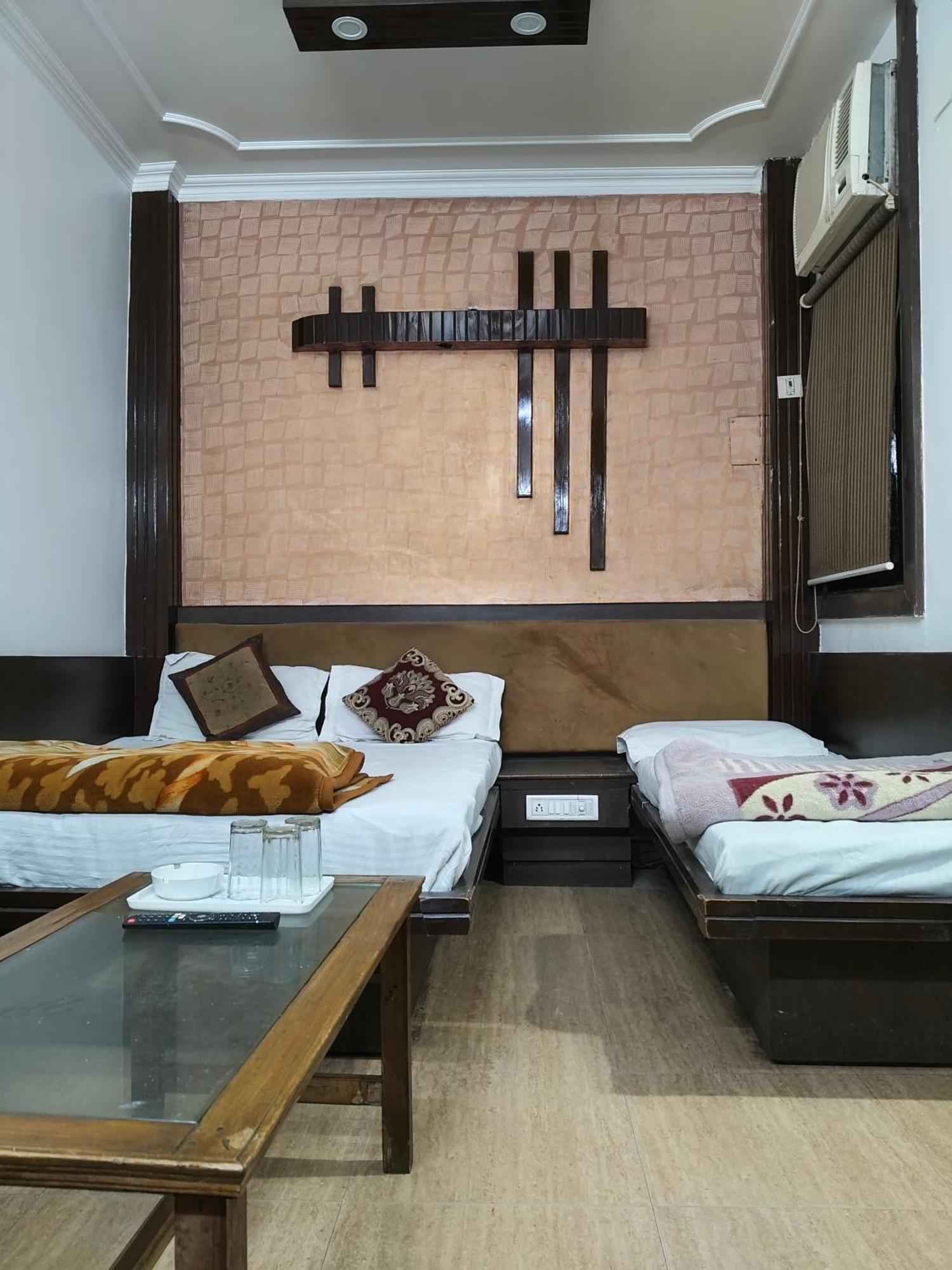 Hotel Yatri International New Delhi Exterior photo