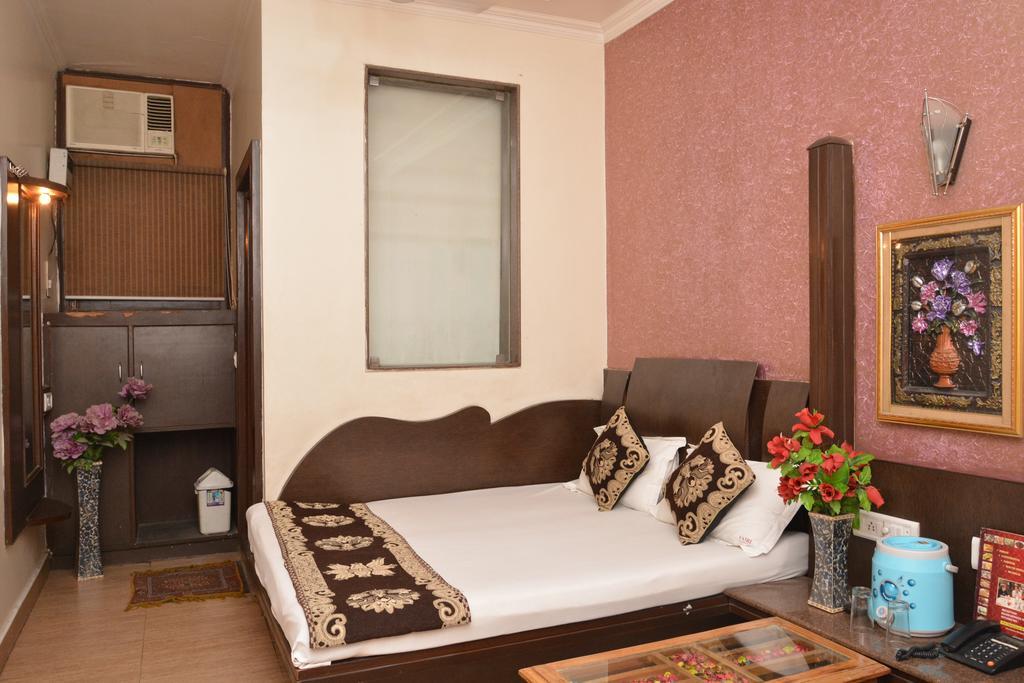 Hotel Yatri International New Delhi Exterior photo