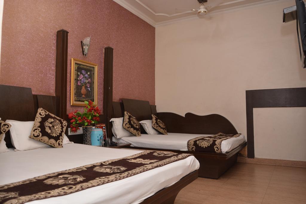 Hotel Yatri International New Delhi Exterior photo