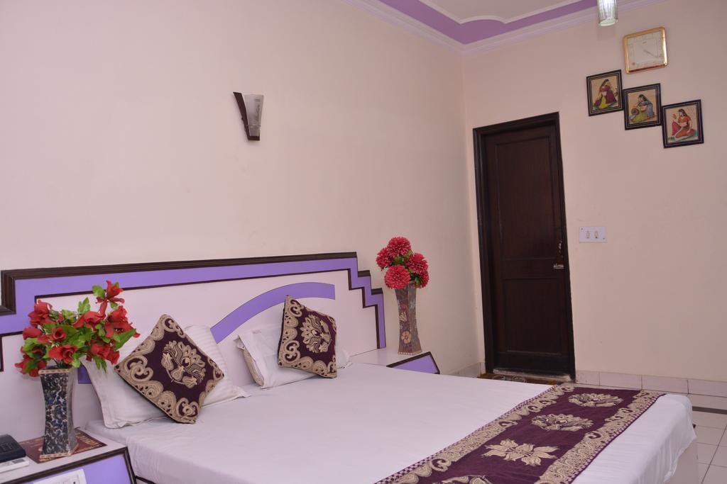 Hotel Yatri International New Delhi Exterior photo