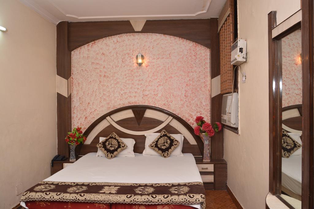 Hotel Yatri International New Delhi Exterior photo