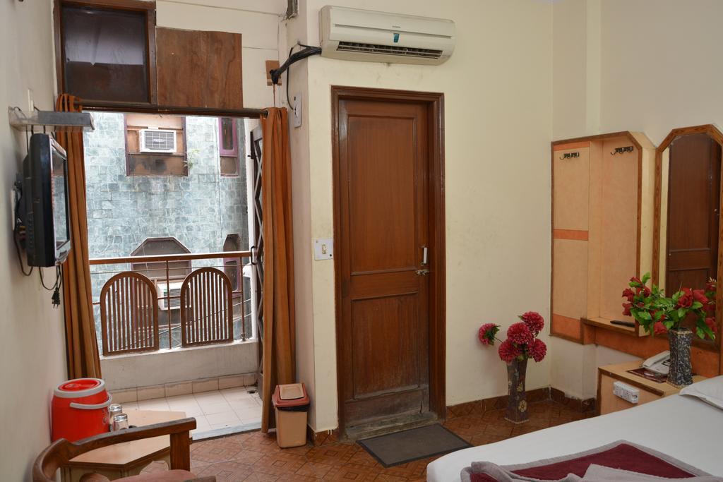 Hotel Yatri International New Delhi Exterior photo