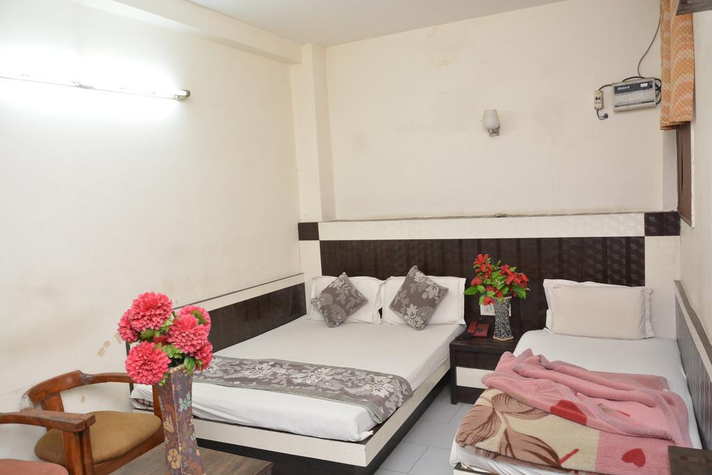 Hotel Yatri International New Delhi Exterior photo
