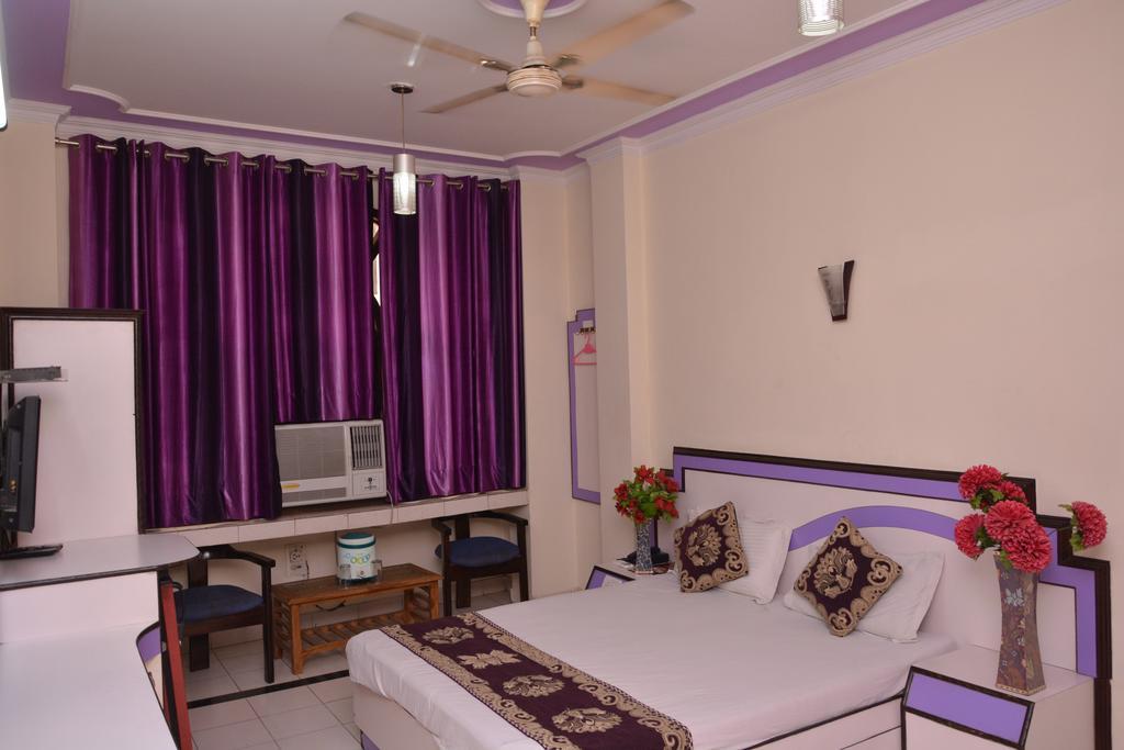 Hotel Yatri International New Delhi Exterior photo