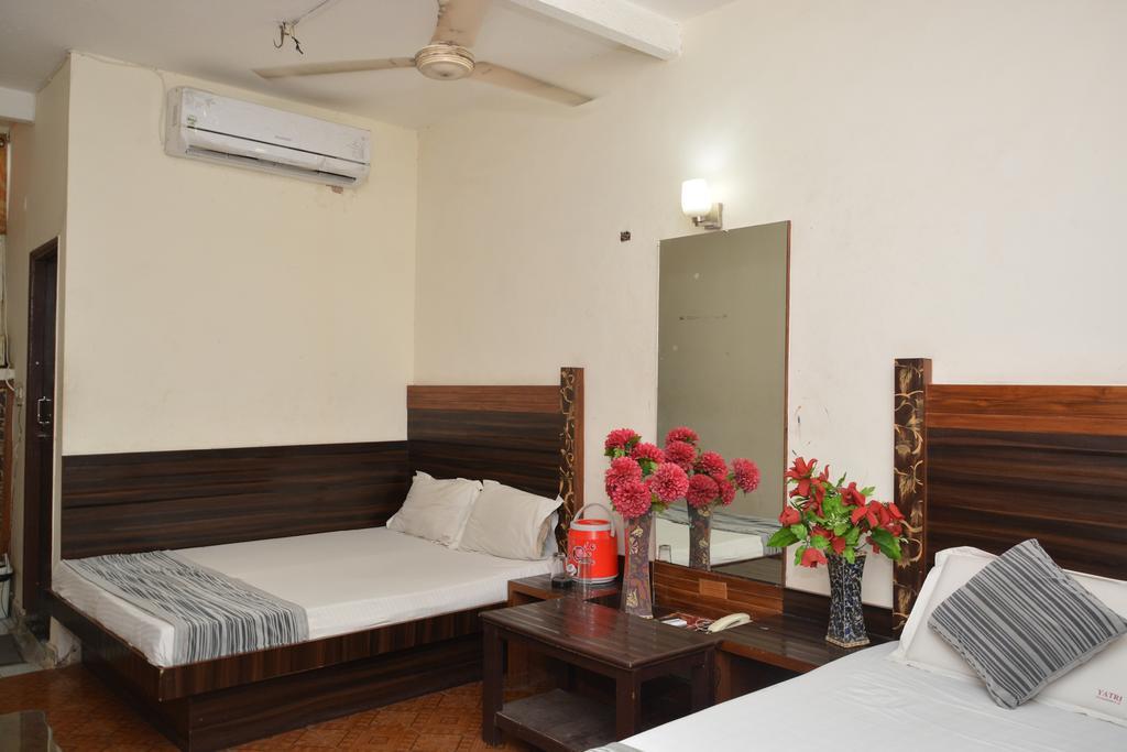 Hotel Yatri International New Delhi Exterior photo