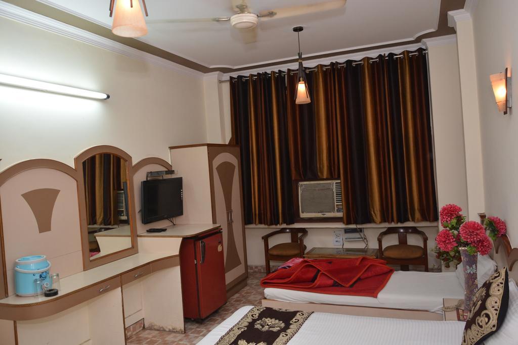 Hotel Yatri International New Delhi Exterior photo